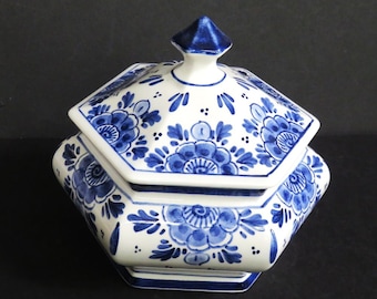 DELFT HEXAGONAL LIDDED Bowl,hand painted,vintage,blue and white,flowers,6" across x 5 3/8" high,signed,vg condition,collectible ceramic bowl