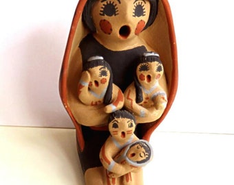 VINTAGE STORYTELLER,JEMEZ signed Janeth Fragua 6" pottery with 4 children,handmade,hand painted,Native American art sculpture,Southwest art