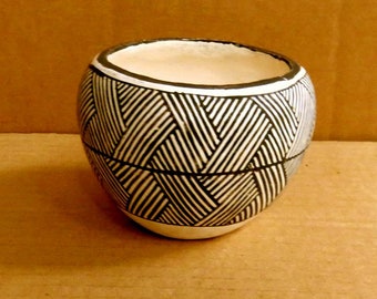 ACOMA POTTERY hand painted signed small vintage fine art bowl,R H Torivivo,southwest art,Native American pottery,soft white,dark brown,vg
