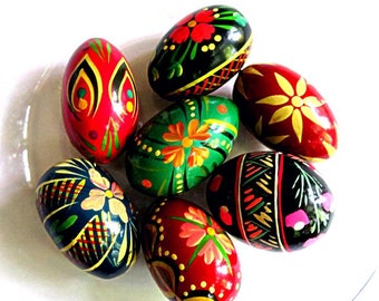 7 PYSANKA FOLK ART Easter Eggs,wood,Eastern European tradition,colorful,hand painted,vg condition,decorative,flowers,stripes,red,black,green