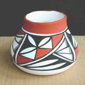 ISLETA/Tue-I Pottery,NATIVE AMERICAN,signed vintage handmade hand painted clay pot,rust,black,white,fine art pottery,Southwest art,4"x3 1/8"