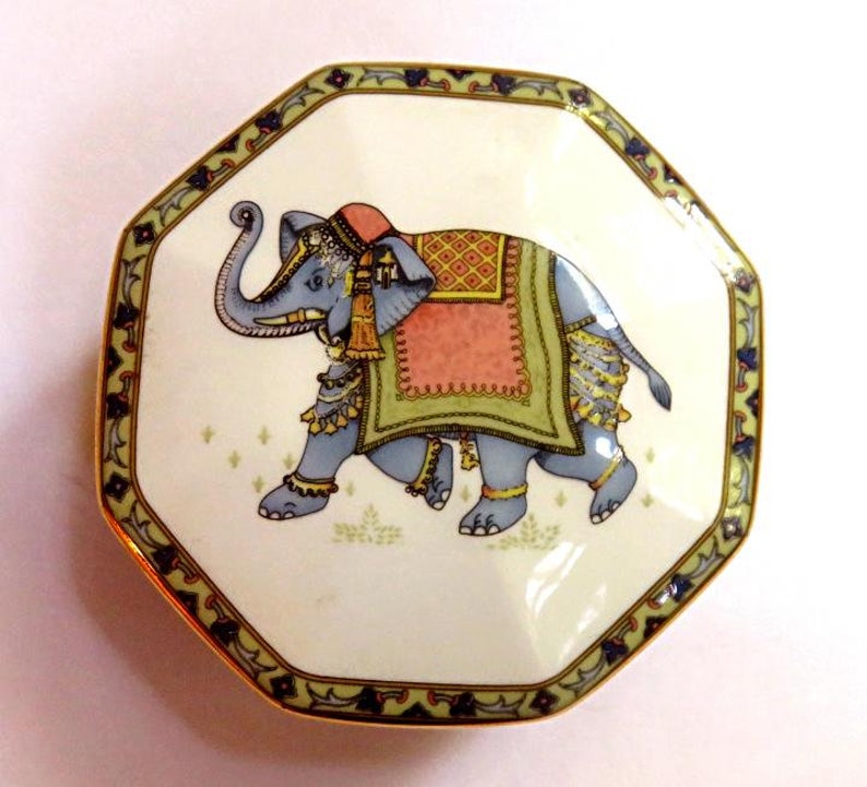 BLUE ELEPHANT WEDGEWOOD trinket box,vintage porcelain jewelry box with top,1992 gilt edge,appears unused,flowers,vines,white,pink,green,blue