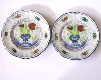 2 VINTAGE DERUTA PLATES Italy,8 1/4" Luncheon plates,hand painted,flowers,beautiful colors,vg,royal blue,barn red,olive,violet,purple,white