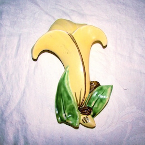 Vintage McCoy Yellow Lily Wall Pocket on Etsy by APURPLEPALM