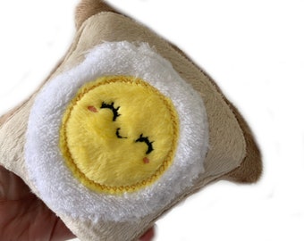 かわいいエッグトーストぬいぐるみ | 刺繍入りグルメギフト - Etsy 日本