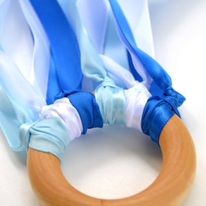 Cometa de mano Waldorf: serpentina de cinta azul, aro de madera