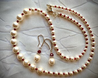 Zestaw naszyjnika i kolczyków z pereł