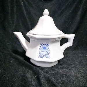 1970&#39;s Avon Blue Flower Teapot
