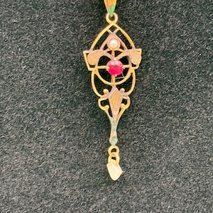 Antique 14K Yellow Gold  Pearl and Garnet Pendant Necklace with Chain.