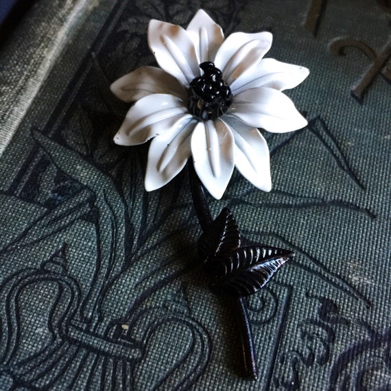 Flower Power Vintage Metal Flower Black and White… - image 2