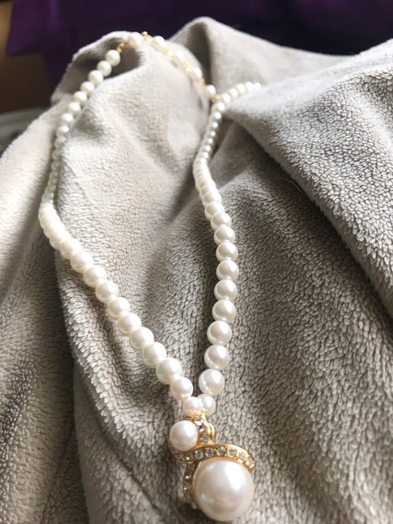 Gold,crystal and white faux glass Pearl necklace … - image 2