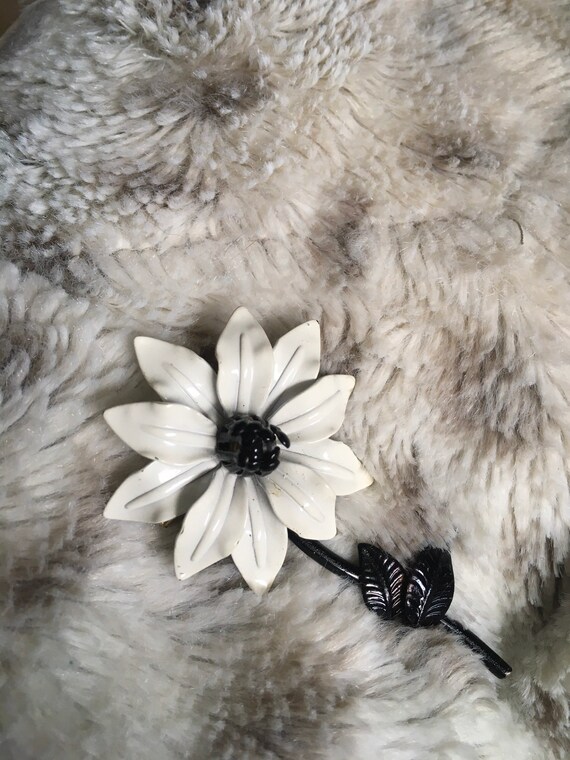 Flower Power Vintage Metal Flower Black and White… - image 4