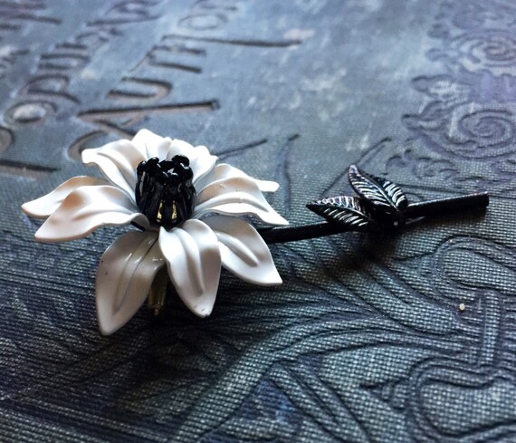 Flower Power Vintage Metal Flower Black and White… - image 6