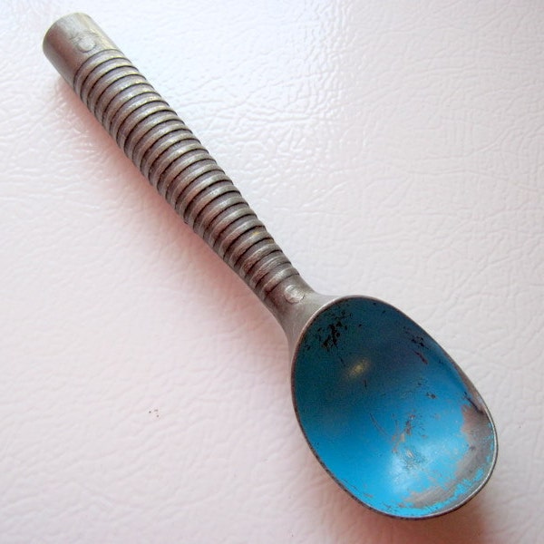Vintage blue ice cream scoop, nevco, 1970s, retro