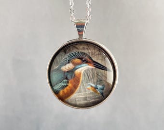 Wildlife Birdwatcher Silver Pendant, Vintage Nature Kingfisher Illustration, Large Round Birds