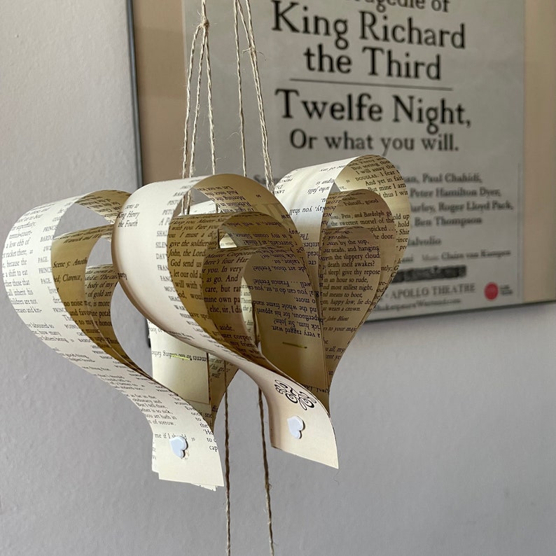Guirnalda de corazón de papel, libros de Shakespeare reciclados, regalo de graduación imagen 2