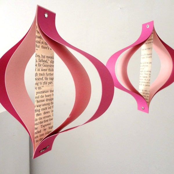 Adornos colgantes retro, decoración rosa y blanca