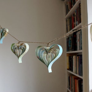 Guirlande en papier recyclé, décorations de mariage coeur cartes vintage