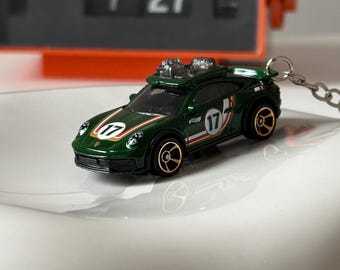 PORSCHE 911 Dakar Rallye-sleutelhangers [Custom HotWheels Car-paar bagcharm en bijpassende sleutelhanger]