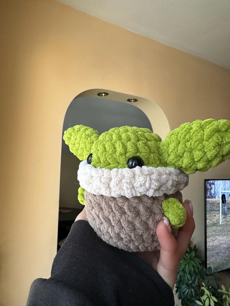 Virkad Baby Yoda Plushie: Mjuk Gosedjur - Grogy Plushie bild 5
