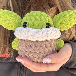 Virkad Baby Yoda Plushie: Mjuk Gosedjur - Grogy Plushie bild 3