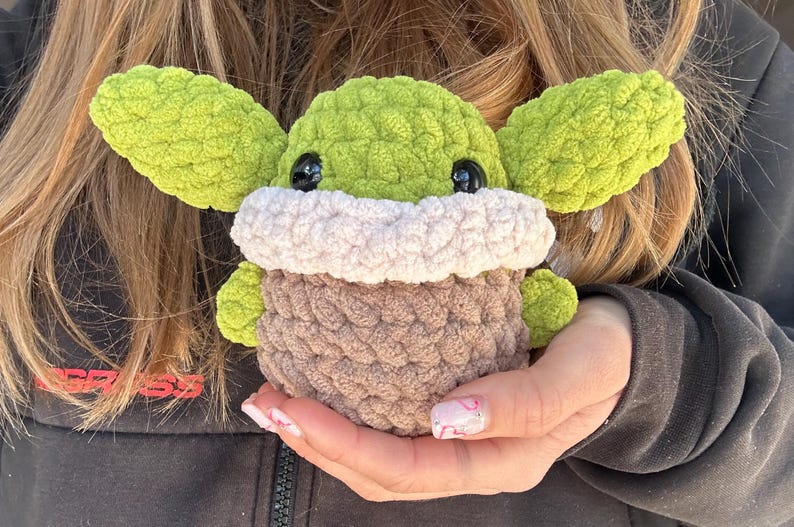 Virkad Baby Yoda Plushie: Mjuk Gosedjur - Grogy Plushie bild 3