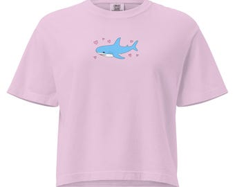 ブラハジ・イケアのサメとハートのトランスジェンダー・レディース用ヘビーウェイト・ボックスTシャツ