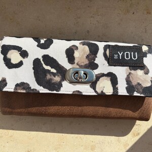 Cartera, monedero, monedero con compartimentos, cartera grande, monedero, cosido a mano, varios motivos, Leo, estampado Leo, estampado de leopardo