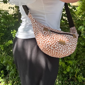 Sac banane, sac à bandoulière, cousu main, fait main, sac à bandoulière, sac à bandoulière, sac ceinture, cadeau pour femme, imprimé léopard, motif léopard