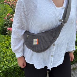Bauchtasche,Umhängetasche, selbstgenäht, handgemacht, Umhängetasche,crossbody,crossbodybag,Gürteltasche,Geschenk für Frauen, Cord,Cordtasche