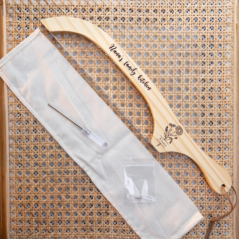 Custom Wood Bread Knife, Fiddle Bow Knife, Serrated Bread Knife, Bread Slashing Tool，House Warming Gift，Gift For The Bride & Couples White Oak Saw