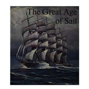 Op de afbeelding: Een schilderij van een zeilschip op een stormachtige zee. De afbeelding toont een donkere, dramatische lucht en de tekst "The Great Age of Sail". Het schip heeft meerdere zeilen en is afgebeeld in grijstinten.