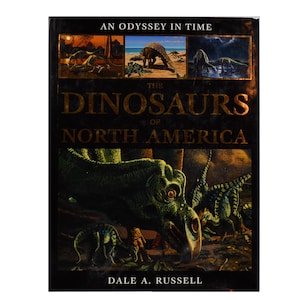 以下が含まれることがあります： 濃い緑色、茶色、黒色の背景の書籍カバー。タイトルは「The Dinosaurs of North America」で、上部に「An Odyssey in Time」とあります。著者はDale A. Russellです。