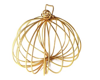 Gold Textured Wire Pumpkin- med. around 4.5" high  | 073121 x