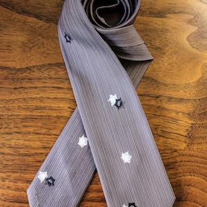 Gray Variegated Black and White Star Yapre Silk Hand Made Tie, Circa 1950s, Silk Star Detailed Mid Century Skinny Neck Tie