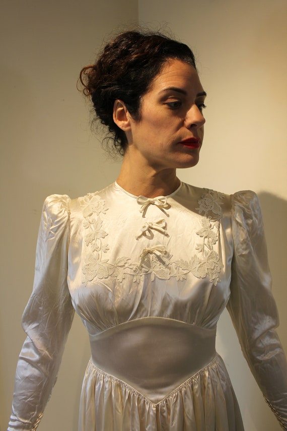 Vintage Cream Silk 1940s Wedding Gown, c1941, Ele… - image 3