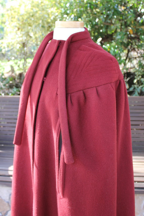 Peabody House New York Maroon Wool Cloak, Circa 1… - image 4