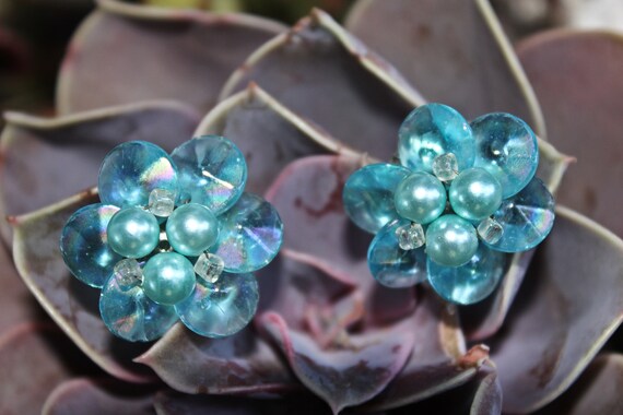 Blue Iridescent Floral Faceted Bead and Faux Pear… - image 3
