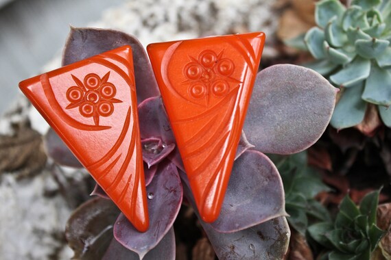 Orange Triangular Carved Bakelite Dress Clips, Ci… - image 1