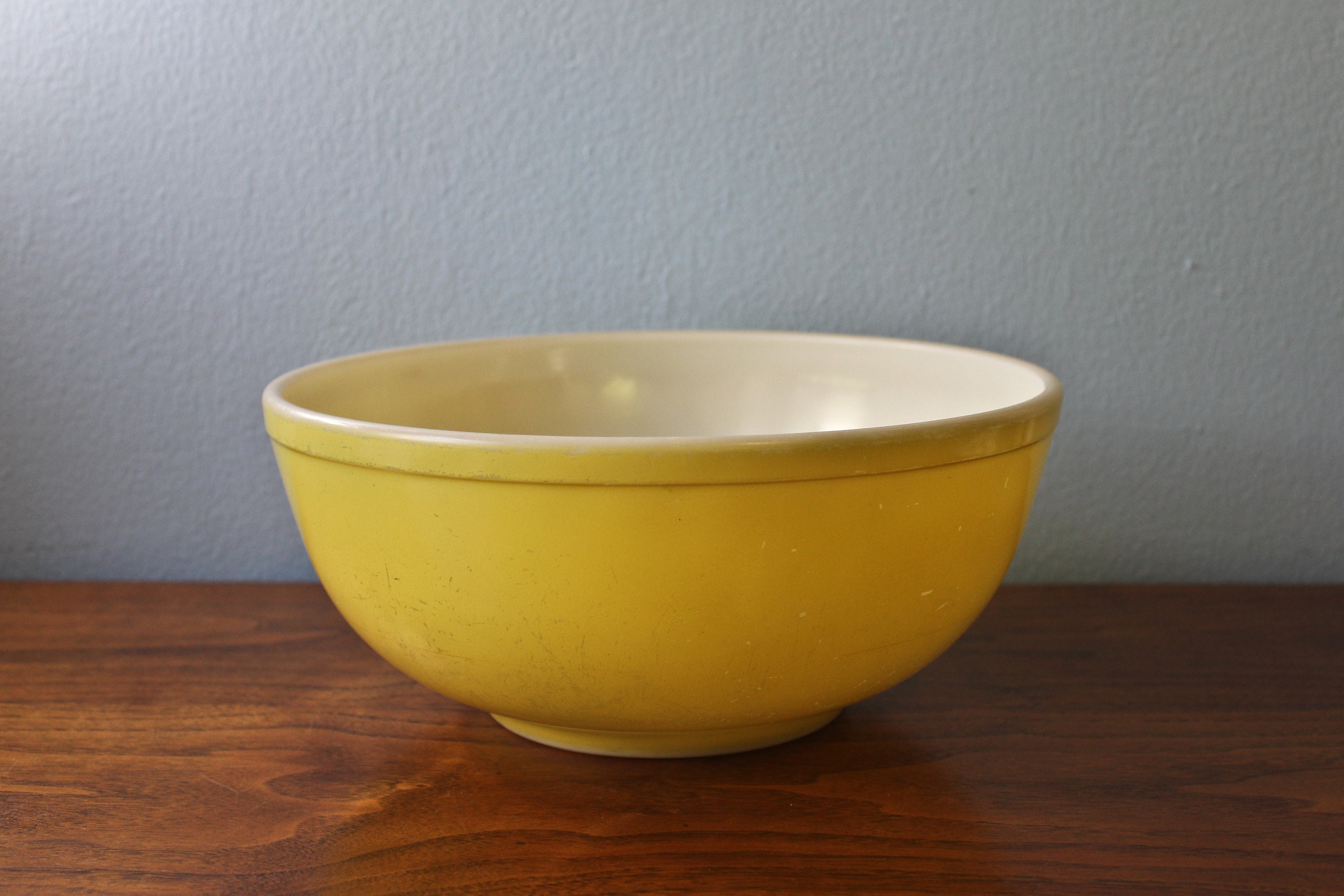 ヴィンテージイエローパイレックスミキシングボウル：1960年代の