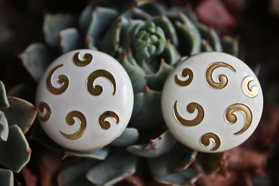 Vintage Gold and White Spiral Themed Screw Back E… - image 6