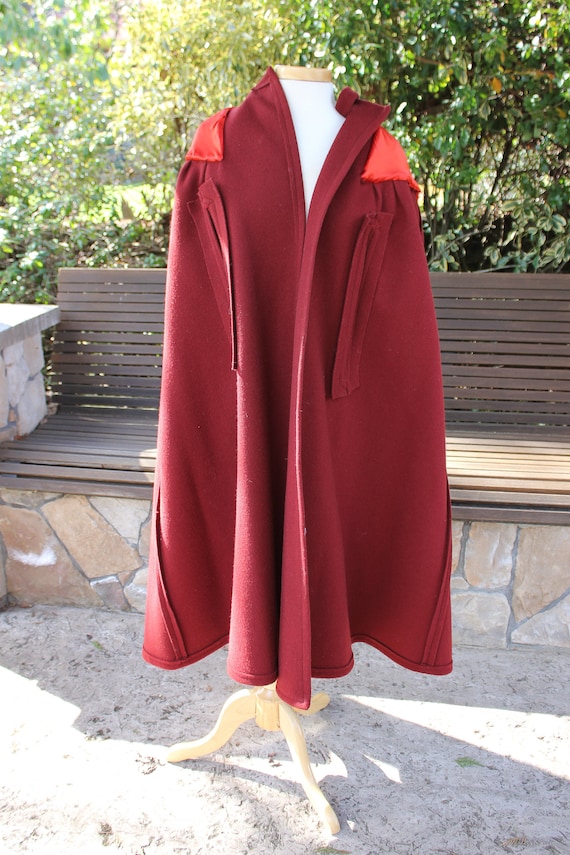 Peabody House New York Maroon Wool Cloak, Circa 1… - image 8