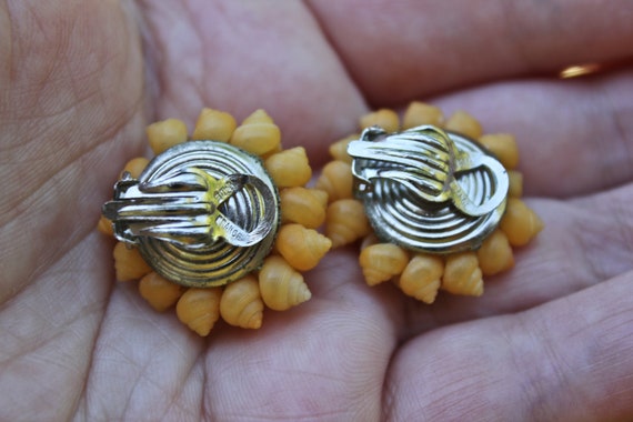 Vintage Tiny Yellow Sea Shell Cluster Clip on Ear… - image 3
