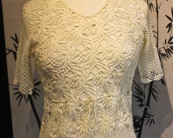 Vintage 1970s Hand Crochet Floral Blouse: Bell Sleeves, Size M