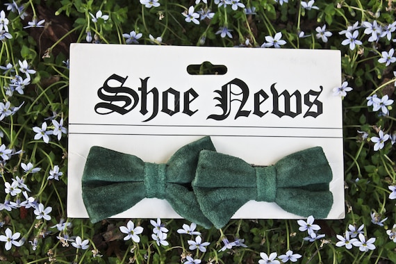 Vintage Shoe News Green Suede Bow Shaped Shoe Cli… - image 1