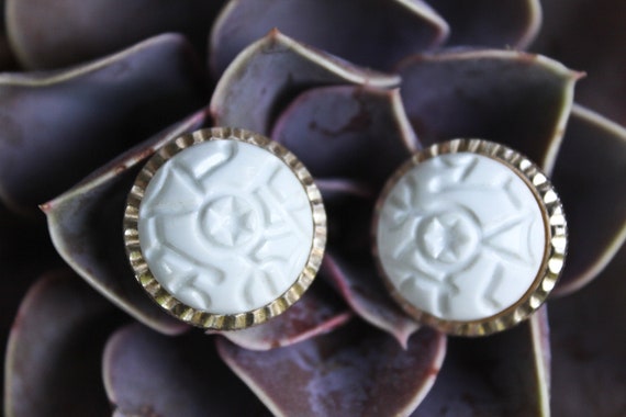 White and Gold Star Burst Patterned Hong Kong Made