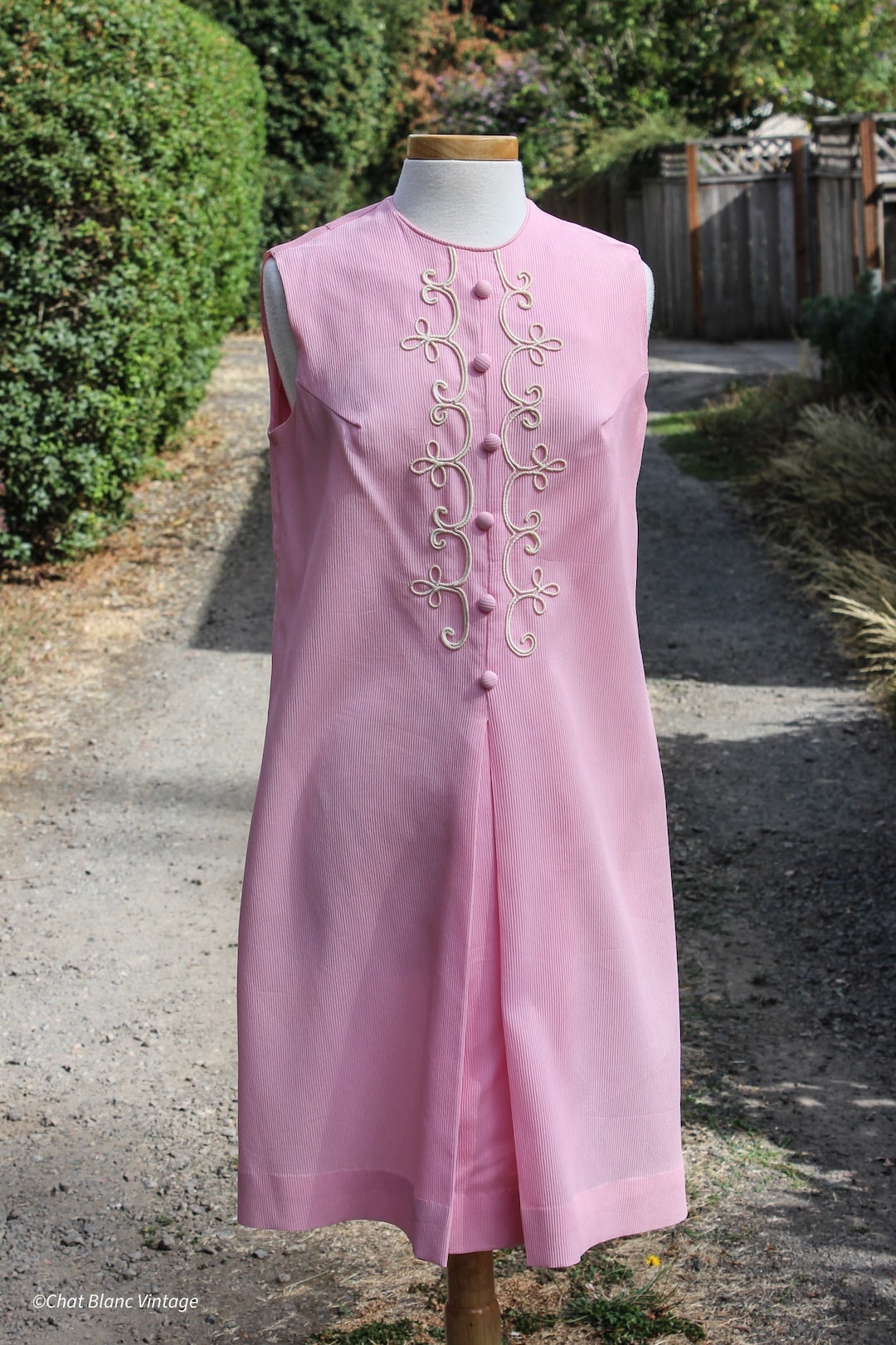 1960s Pink Shift Dress: Vintage Mod Style With Button Detail