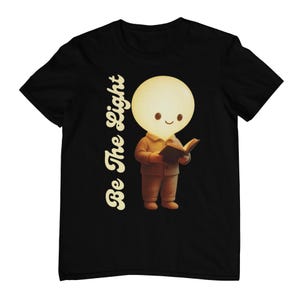 Camiseta cristã celestial com versículos bíblicos vintage de Mateus 5 e 14, camiseta com estampa de sol, presente inspirador, camiseta com estampa de lâmpada, Seja a Luz