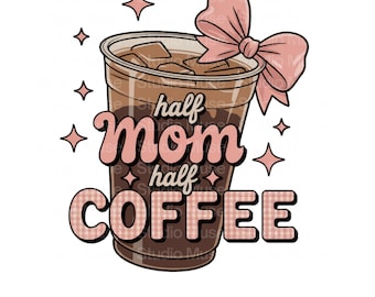 PNG de café engraçado de mãe, clipart de café gelado de meia mãe e meio café, download digital de xícara de café com laço rosa fofo, design de camiseta para o dia das mães