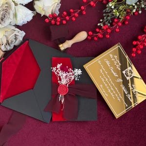 Convites de casamento de acrílico com espelho dourado de luxo, envelopes pretos e veludo vermelho, conjunto de cartões de casamento elegantes com RSVP, convites para quinceanera